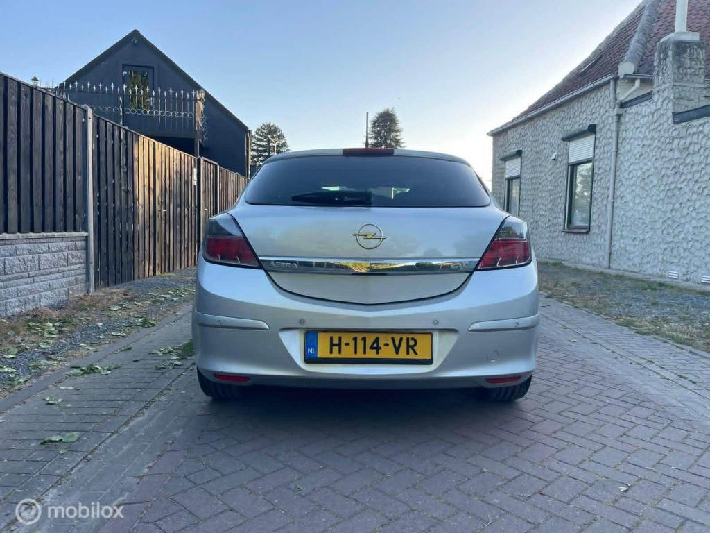 Opel Astra gtc 1.6 executive grote beurt gehad