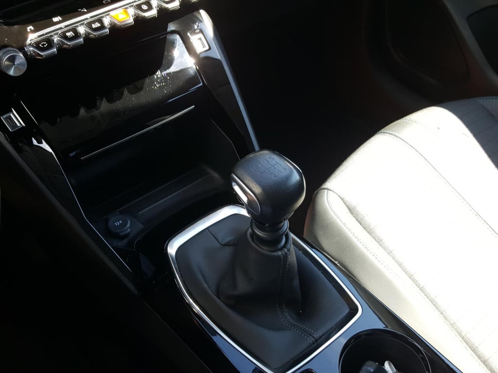 Peugeot 208 1.2 puretech 100pk allure navigatie | 3d-cockpit | afneembare t