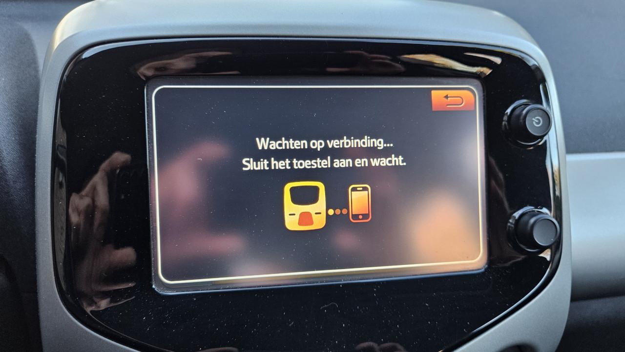 Zuinige TOYOTA AYGO X-PLAY / 1 Eig / NL AUTO / NAP / DEALER OND / 71.789 km