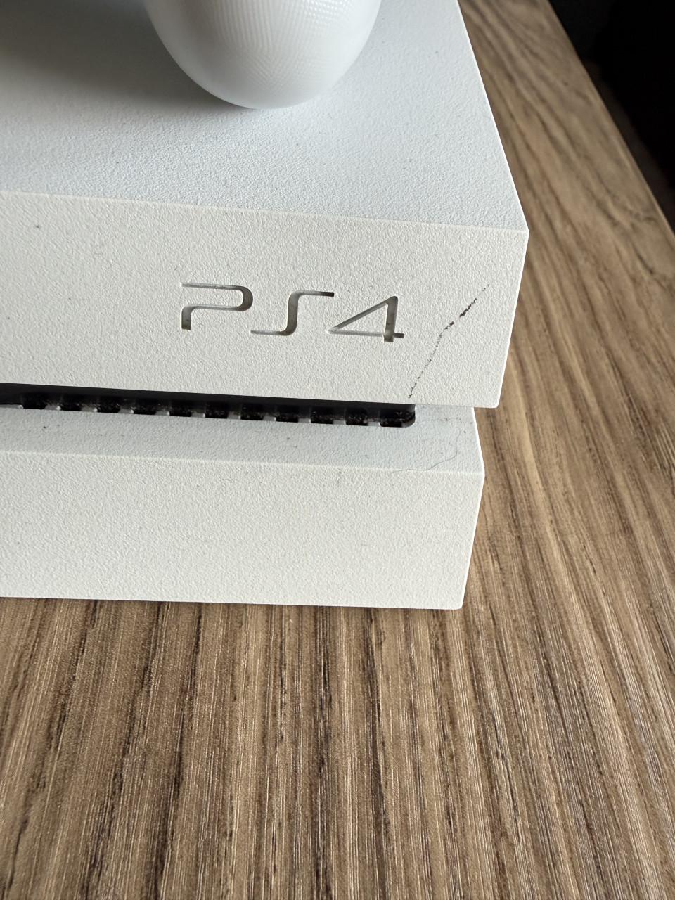 Playstation 4 incl 3 games