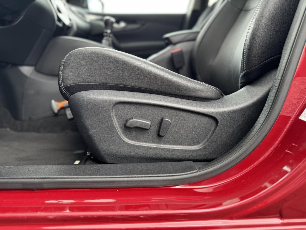 Nissan Qashqai 1.2 tekna | trekhaak | navigatie | leder | 360° camera | sto