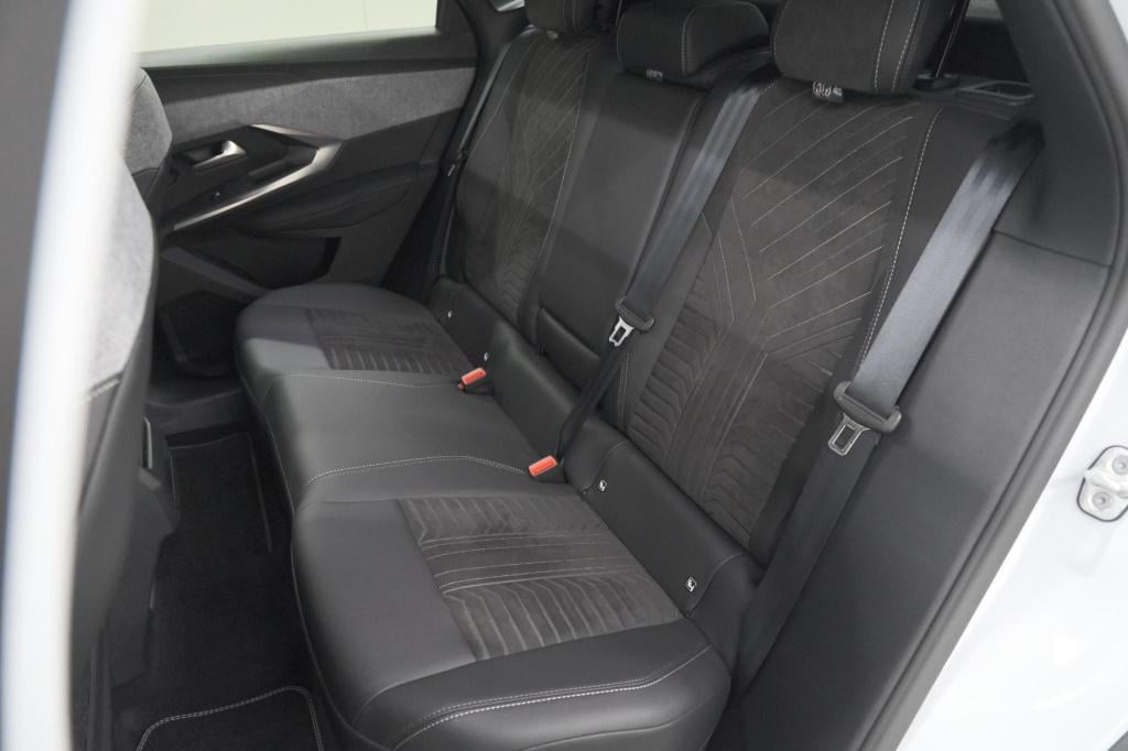 Peugeot 3008 1.2 hybrid 136 gt | panoramadak | focal audio | alcantara exec