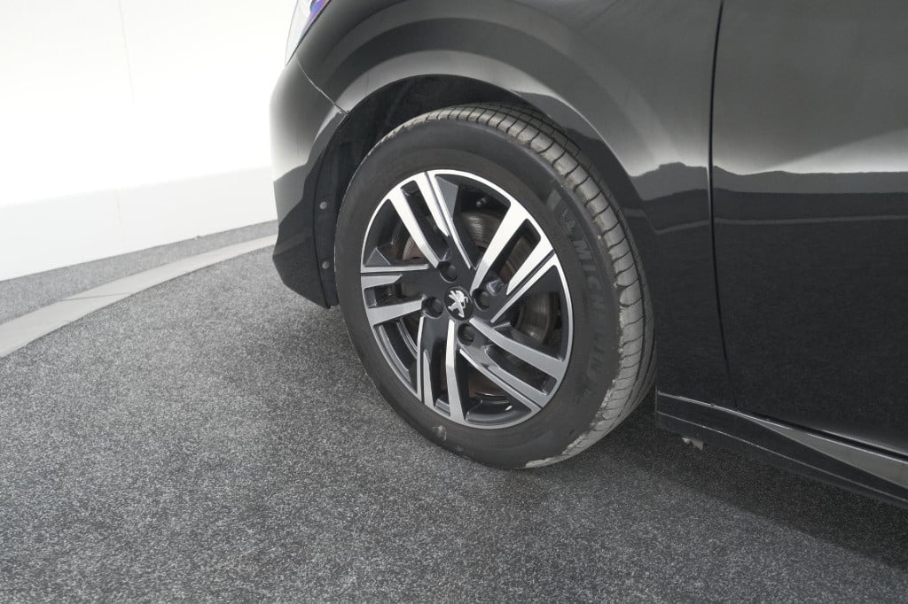 Peugeot 208 puretech 100 allure pack | camera | apple carplay | stoelverwar