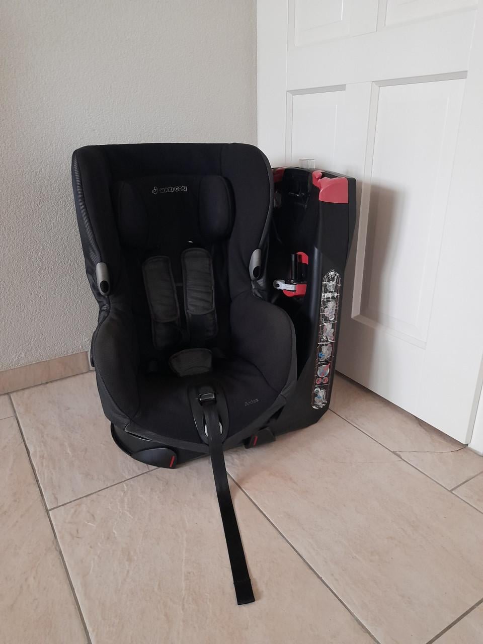 Maxi cosi Axiss  draaibaar 9 / 18 kg  in goede nette staat )