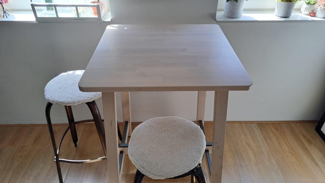 Bar met barkrukken te koop
