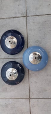 Tuin drie nieuwe blauwe drijfschalen voor lampolie