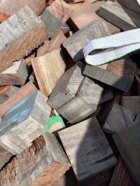 Hard hout voor in de kachel