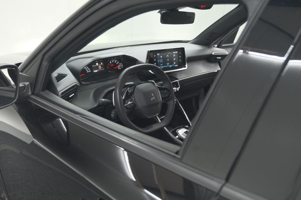 Peugeot 2008 puretech 130 eat8 active pack | parkeersensoren | apple carpla