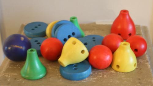 Set van 18 houten kralen