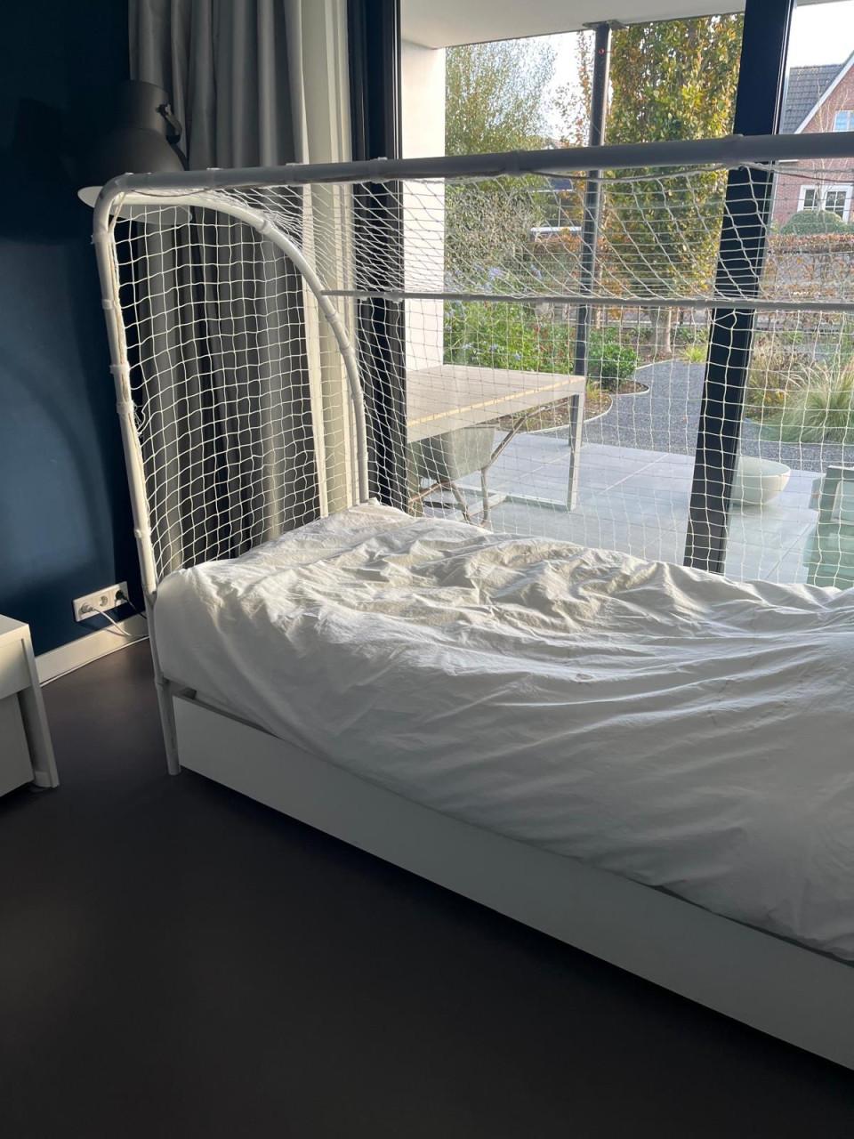 Voetbaldoel bed