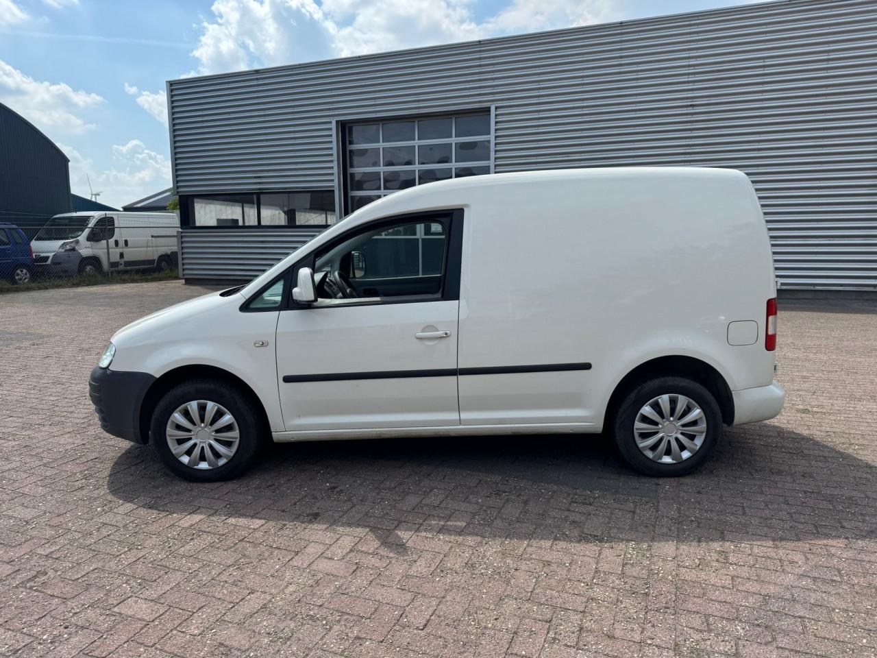 Vw caddy bj 2009 2450 euro