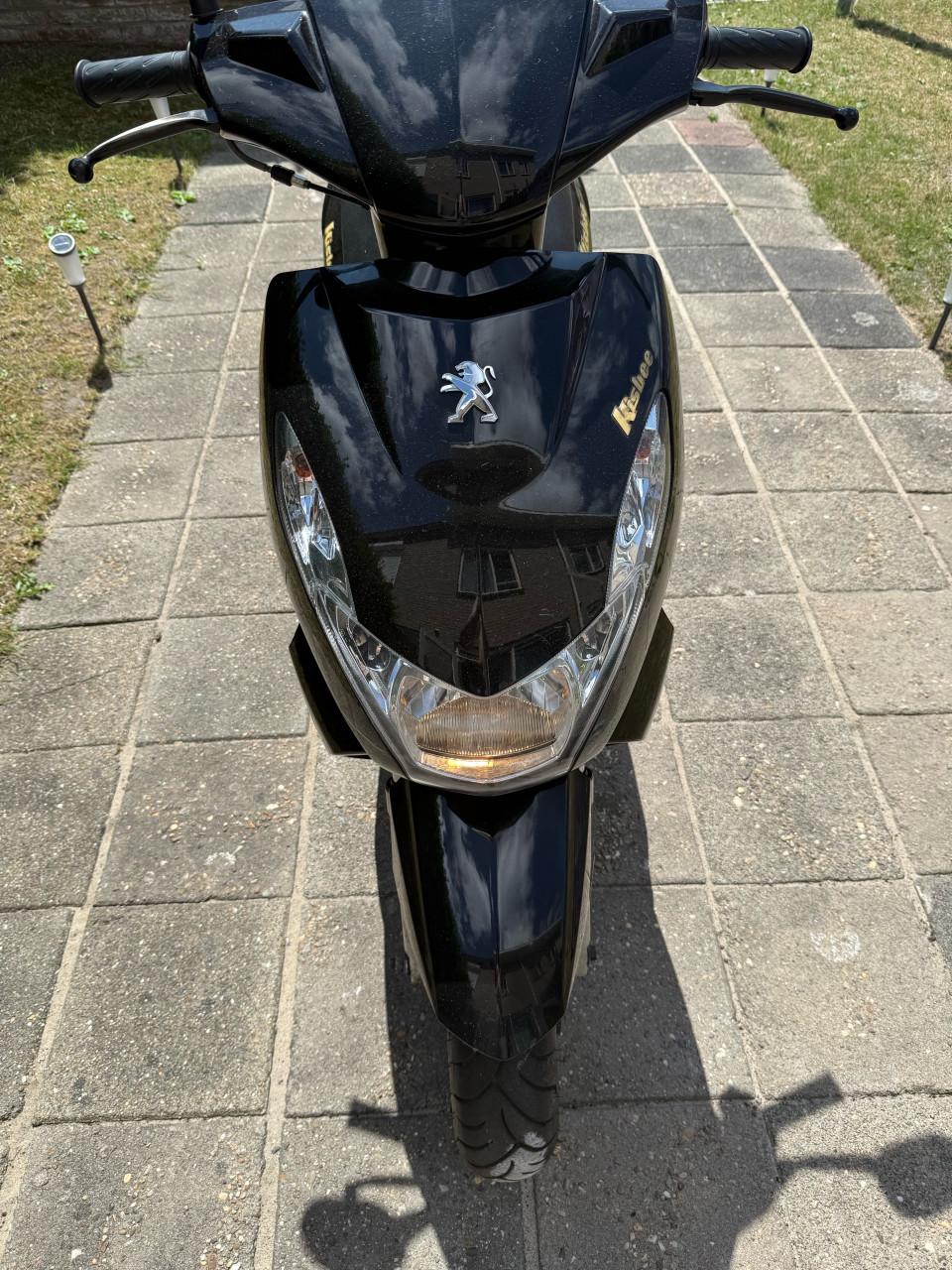 Peugeot Kisbee Scooter - lees tekst !