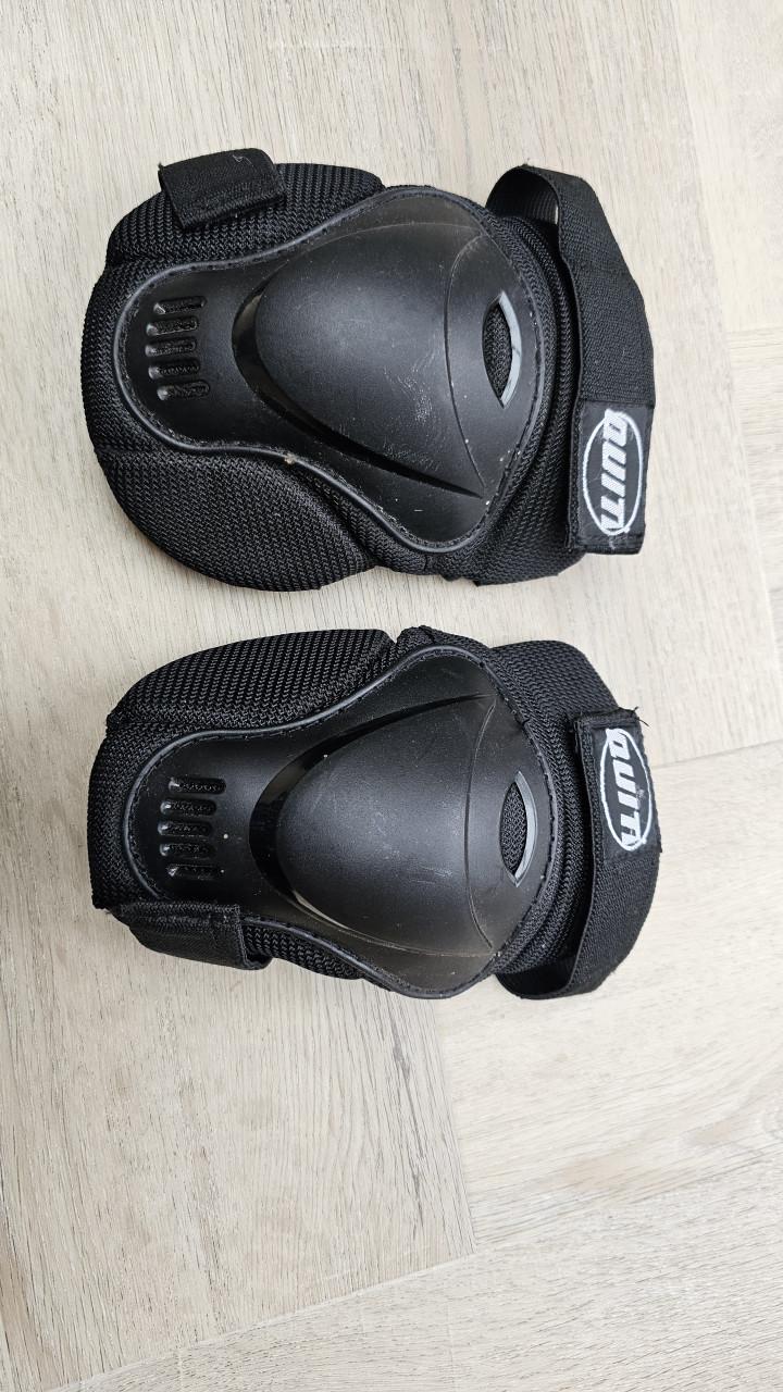 Skatehelm en kniebeschermers