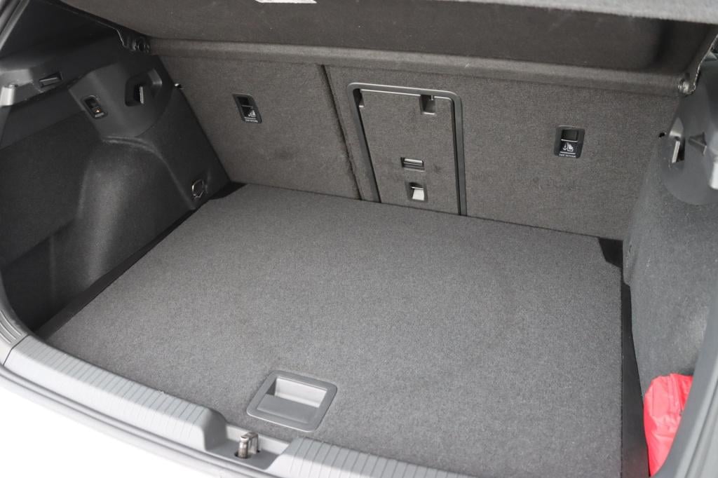 Volkswagen Golf 1.5 etsi r-line | 130pk | dsg7