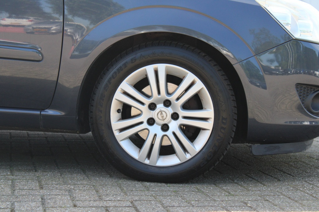 Opel Zafira met 1 jaar apk 1.8 cosmo