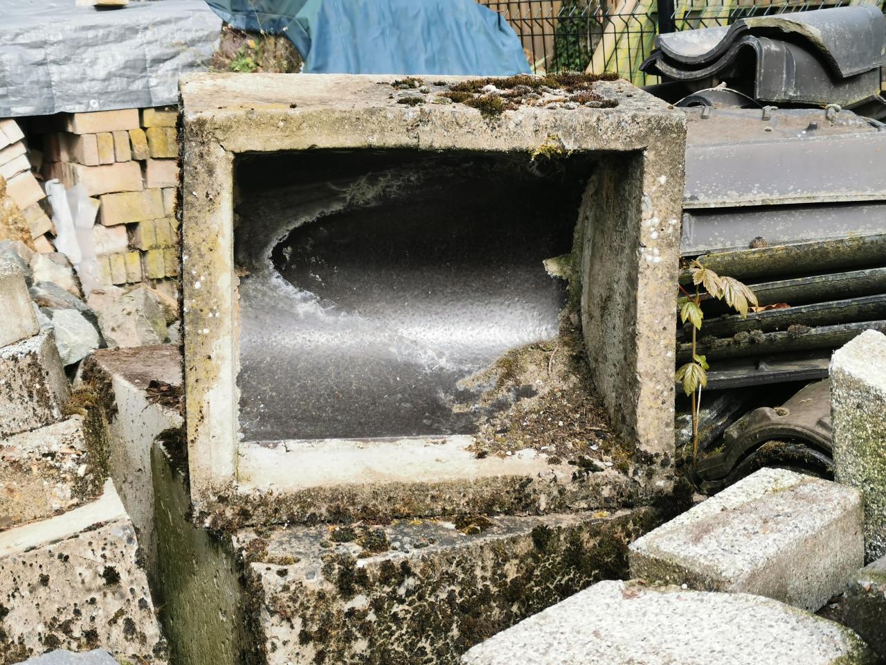 Gratis betonnen voerbakken 9 x