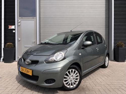 Toyota Aygo 1.0-12v aspiration green