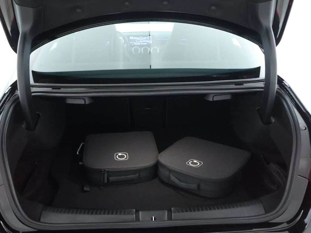 Mercedes-Benz Cla 250 e amg plug-in hybride | dodehoek detector | elektrisc