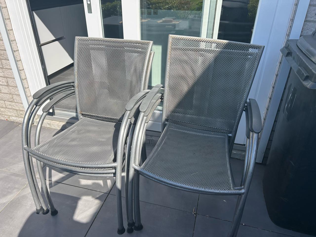 Tuintafel en stoelen
