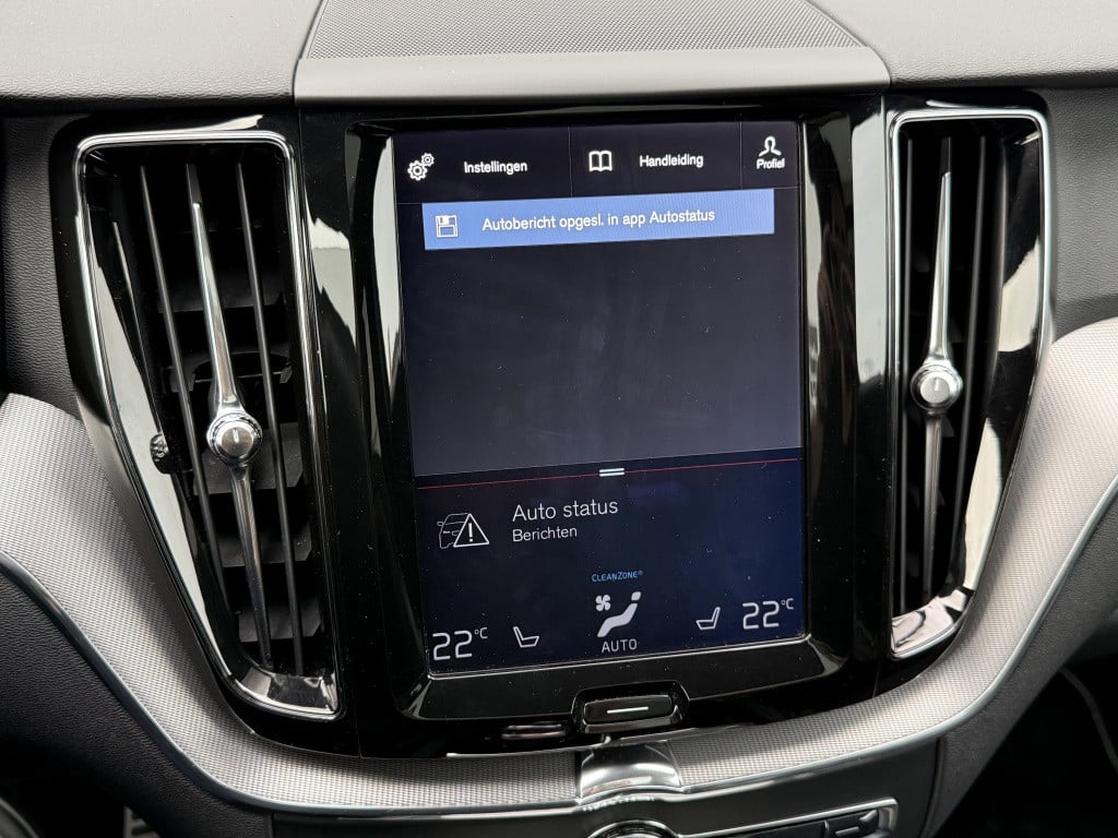 Volvo XC60 t8 390pk recharge r-design| panodak| luchtvering| trekhaak| came