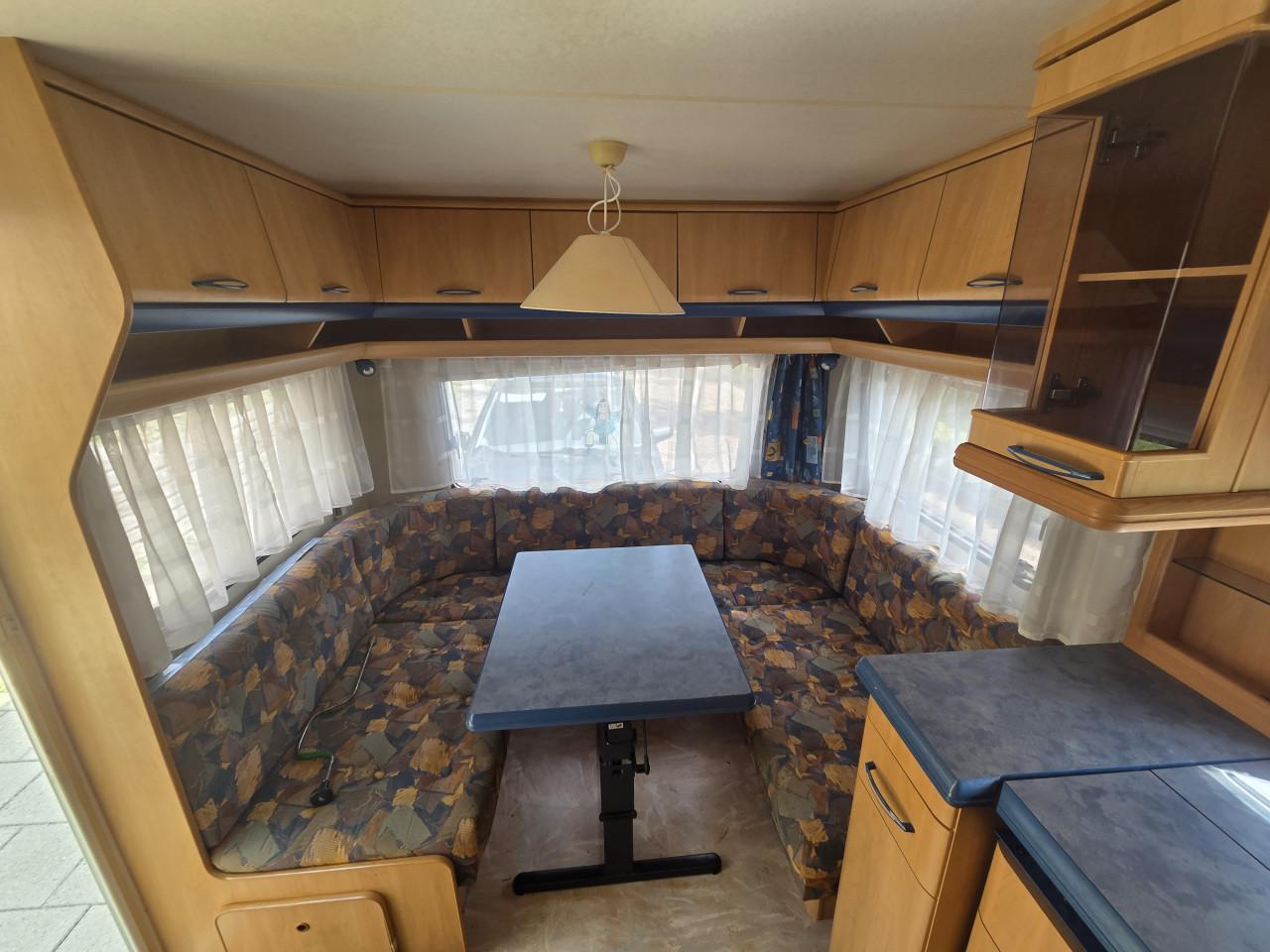 Hobby de luxe 495 met voortent en duitse papieren