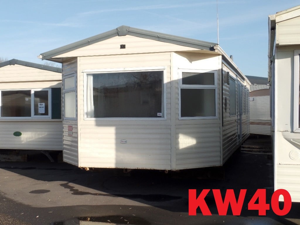 Div. stacaravans en chalets met dubbel glas en centrale verwarming te koop