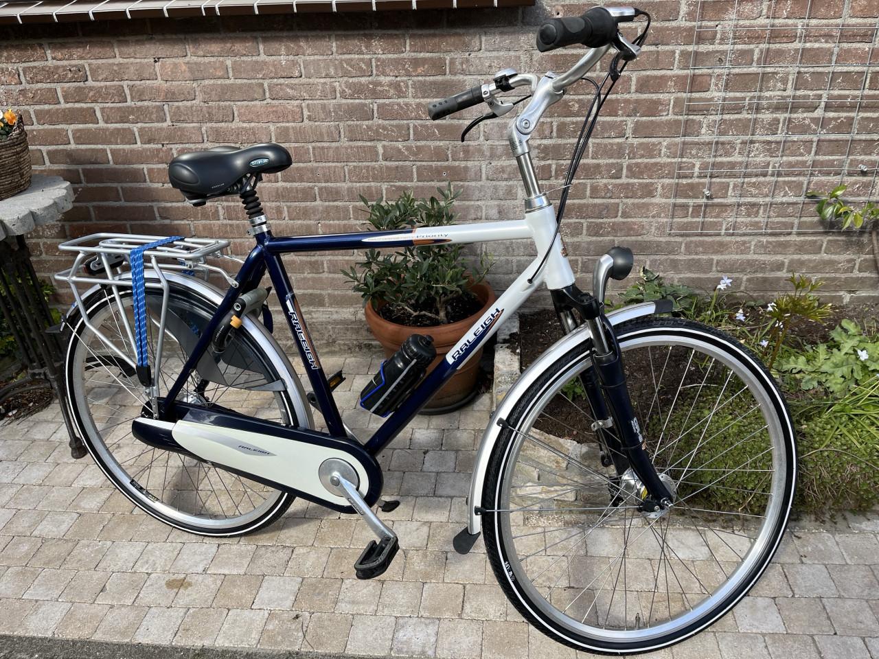 Herenfiets Raleigh PRIORITY 7 speed trom remmen verlichting enz. Als nieuw