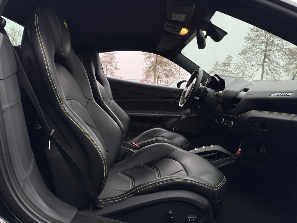 Ferrari 488 3.9 gtb hele * daytona seats * carbon driver zone * dealer onde