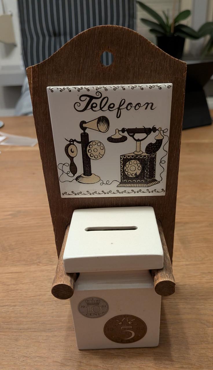 Telefoon spaarpotje, aardewerk