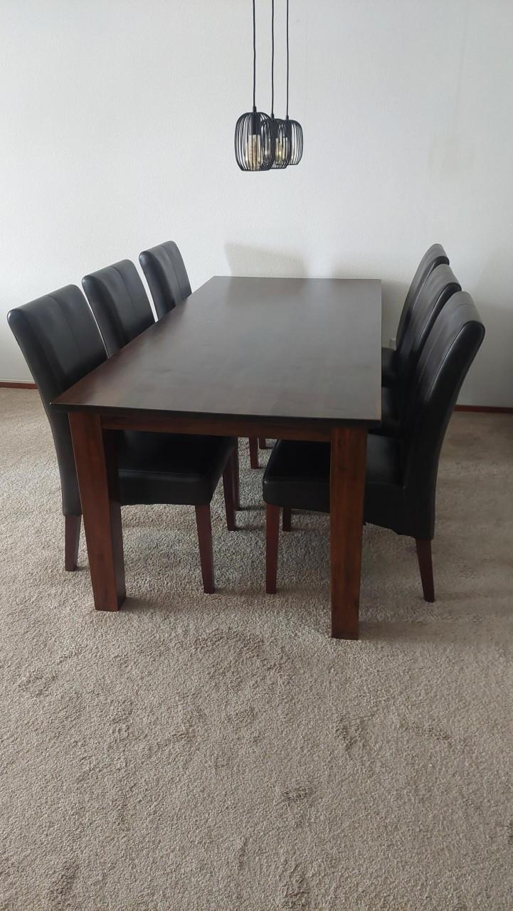 Donkerhouten Eettafel + 6  Eetkamerstoelen