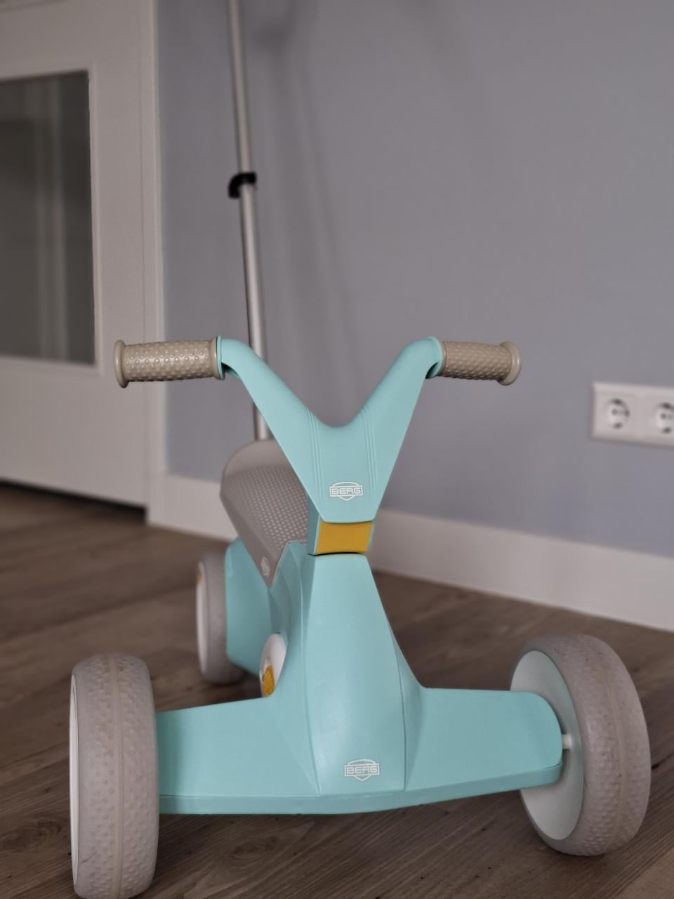 BERG GO2 Mint/Groen met duwstang (vanaf 1 jaar)