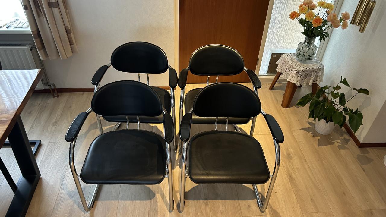 4 eetkamerstoelen, zwart leer met verchroomd frame