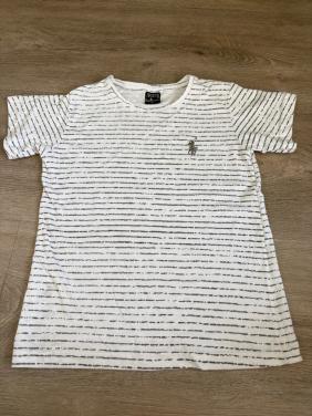 Shirtje maat 128.