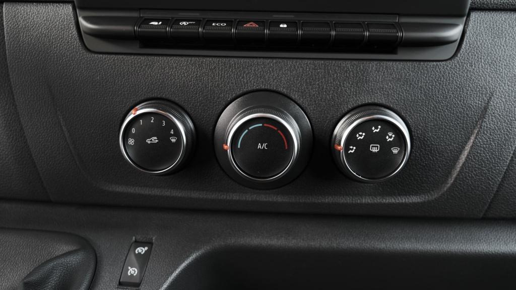 Renault Master t35 2.3 dci 135 l2h2 comfort | direct leverbaar | navigatie 