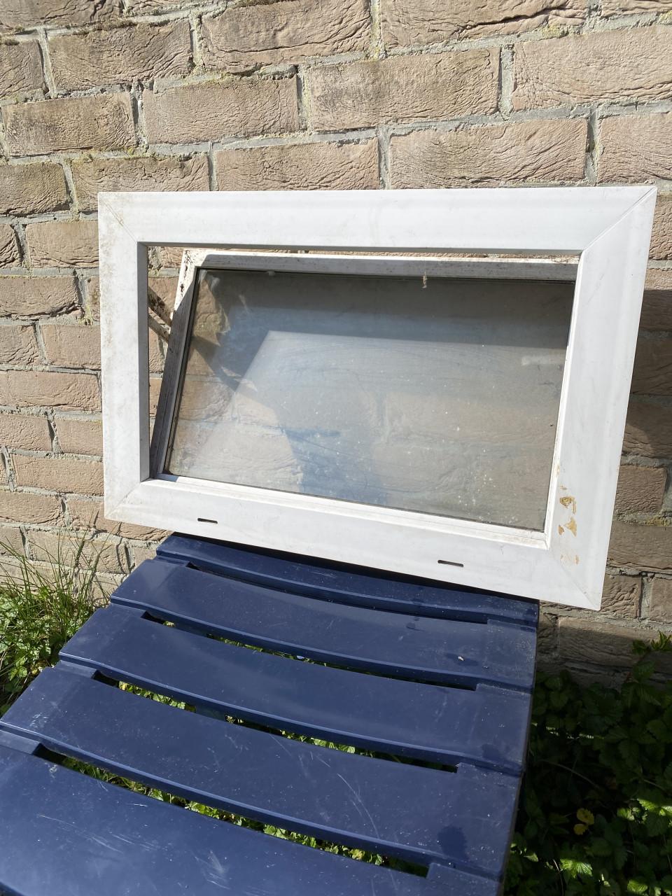 4 stuks Kunststof kozijnen