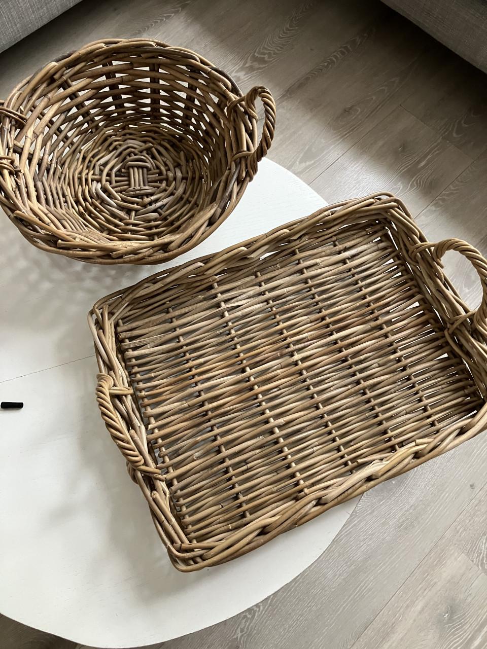 Mooie zware rieten dienblad  met rieten  mand
