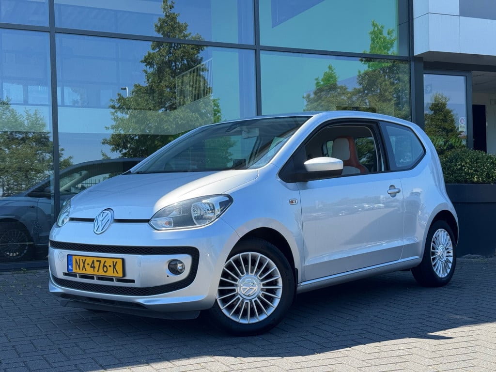 Volkswagen UP! 1.0 high up! * stoelverwarming * navi * lm velgen