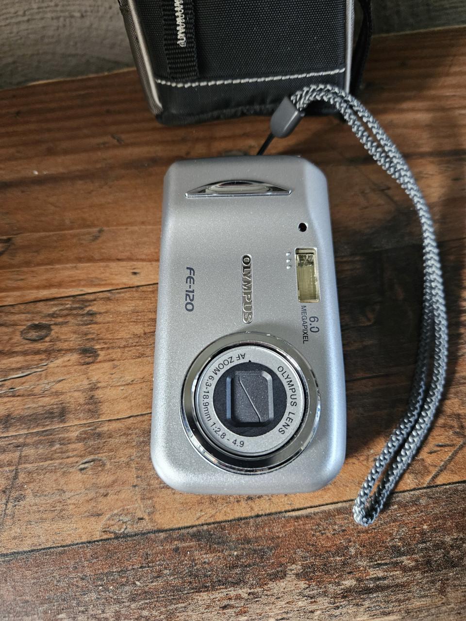 Olympus FE-120 Digitale Camera met 6.0 Megapixel en Tasje