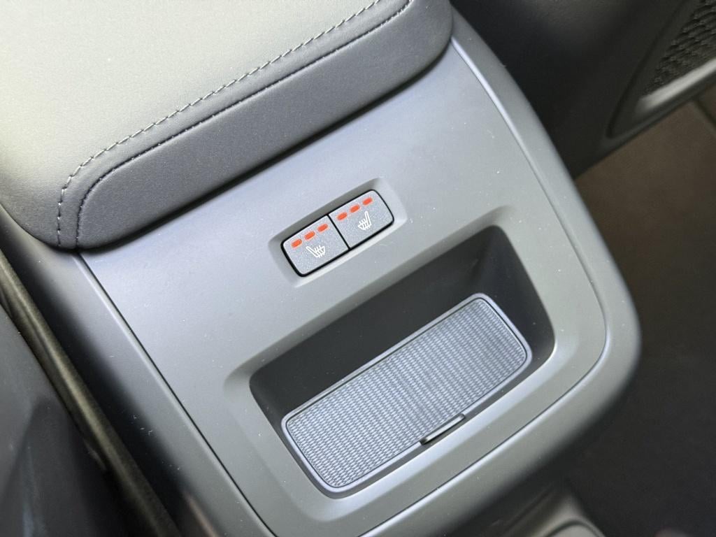 Volvo XC60 t6 398pk recharge dark black edition| panodak| luchtvering| trek