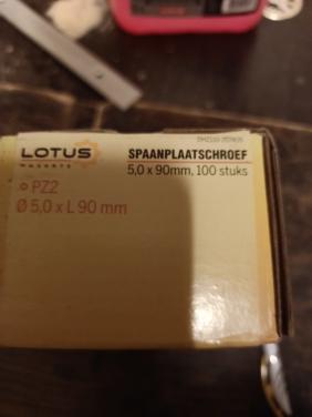 Afstand schroeven en houtdraad bouten spaanplaat schroeven