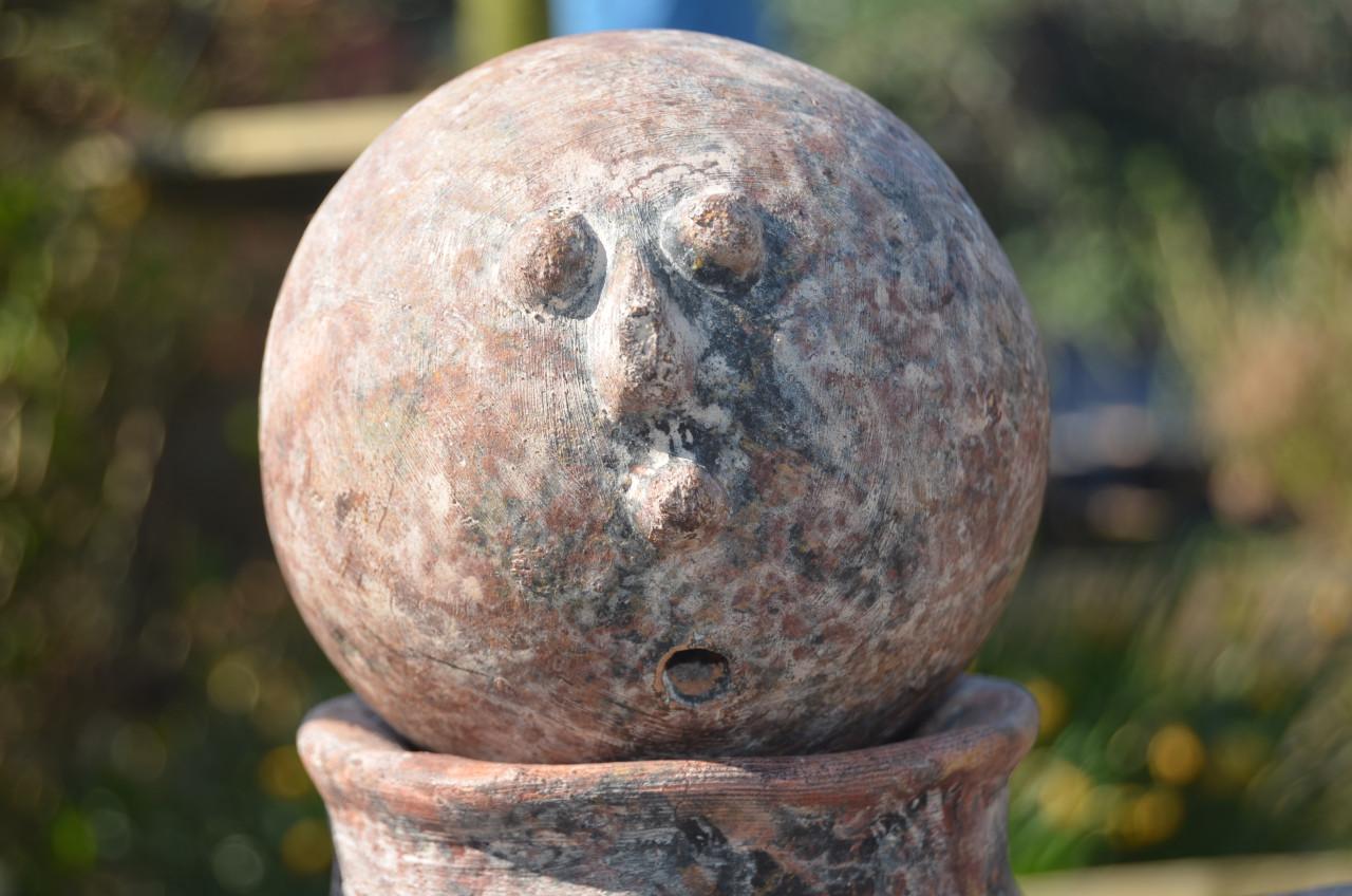 Aardew. terracotta beeldengroep v.e. gezinnetje