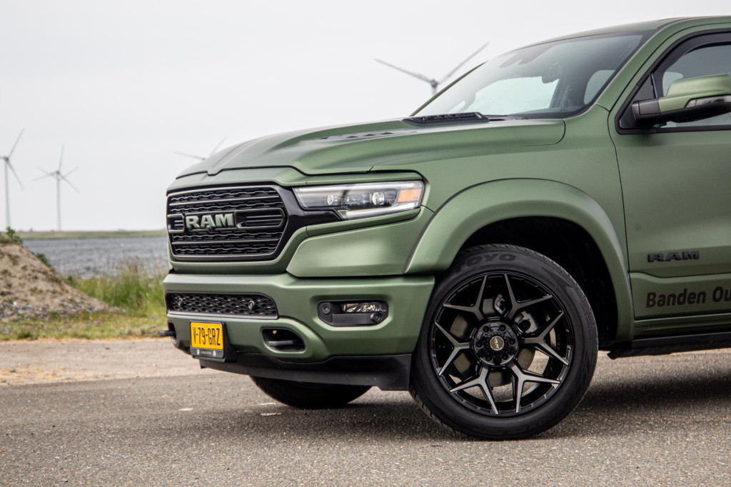 Dodge Ram 1500 5.7 v8 4x4 crew cab limited bpm vrij / all in prijs / pano /