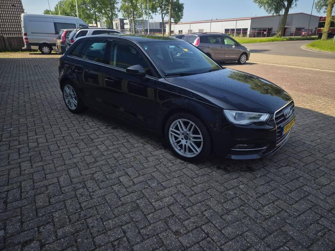 Audi A3 1.6 TDI Sportback Ambition Pro Line S automaat 2015 airco-navigatie