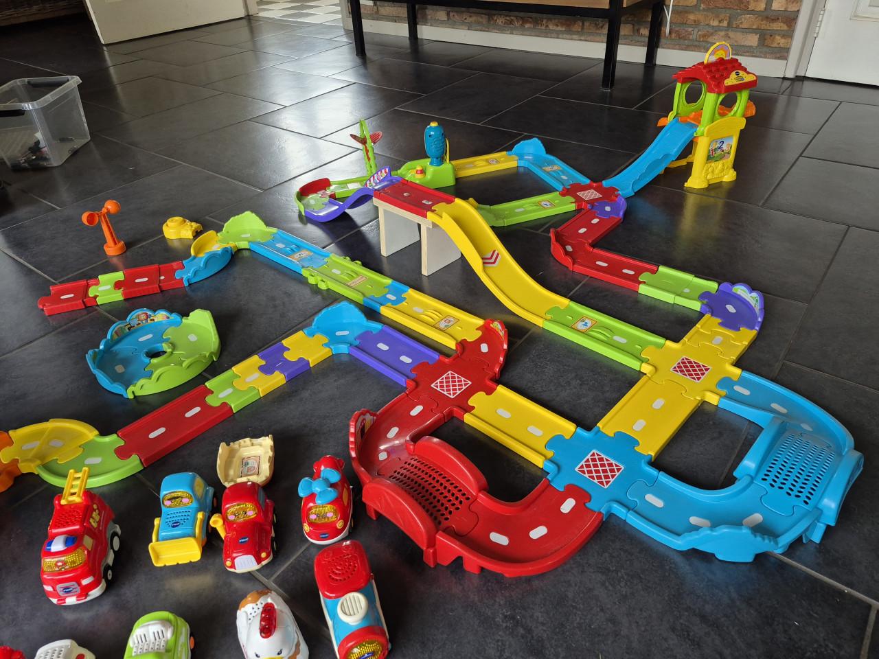 Toet toet auto's + baan