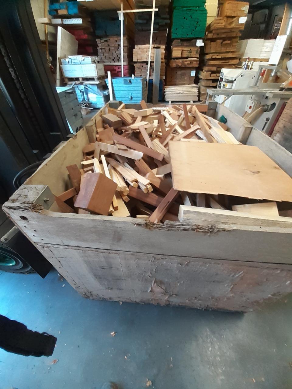 Grote kist kachelhout voor 20 euro