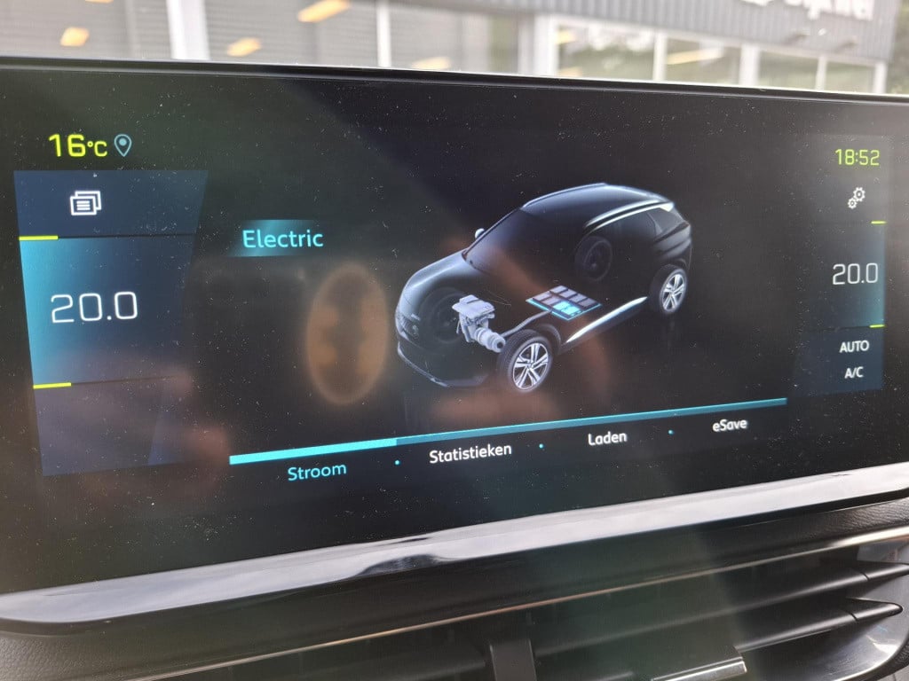 Peugeot 3008 suv 1.6 hybrid 225 eat8 automaat road trip nav/cam