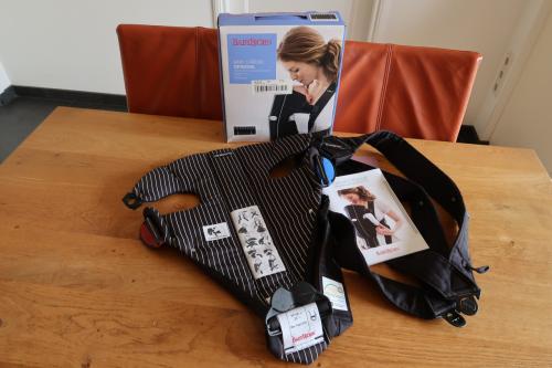 In nieuwstaat deze BabyBjörn  draag zak met originele doos en boekjes €10,-