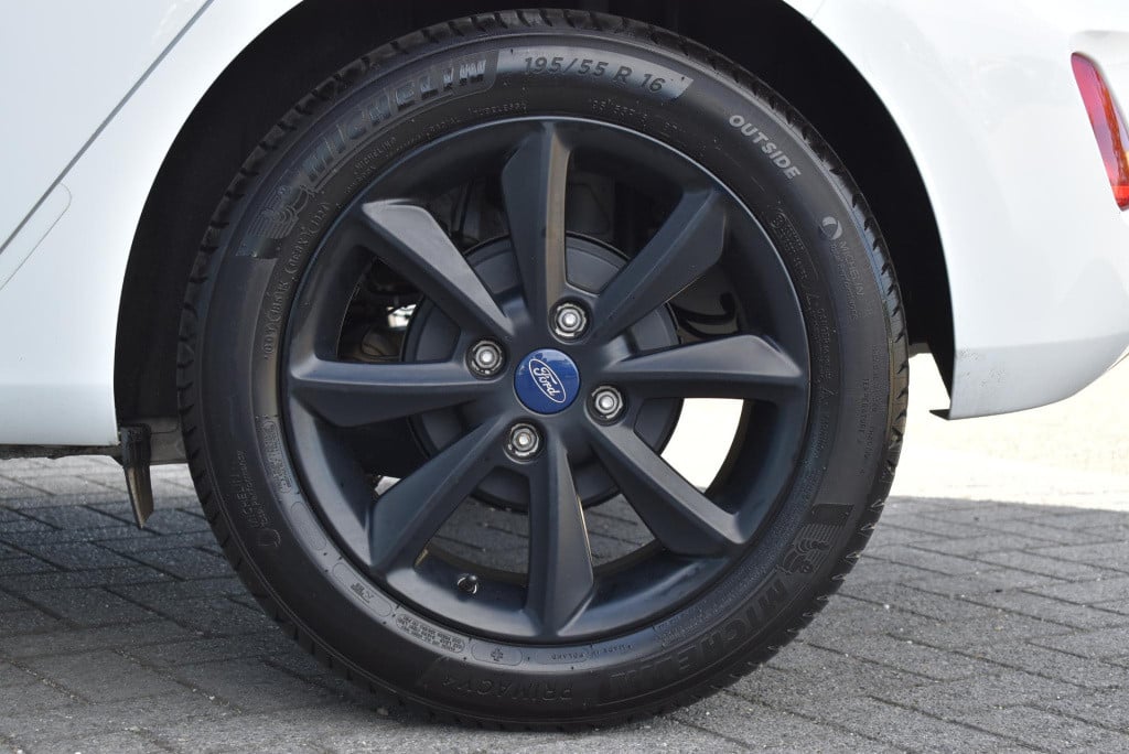 Ford Fiesta 1.1 trend | navigatie | airco | lmv 16" | apple carplay/android
