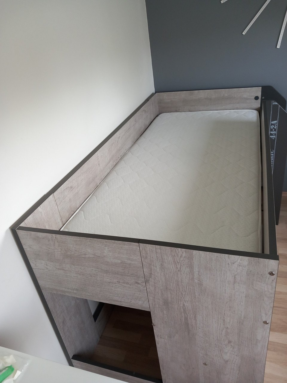 Hoogslaper bed inclusief bureau