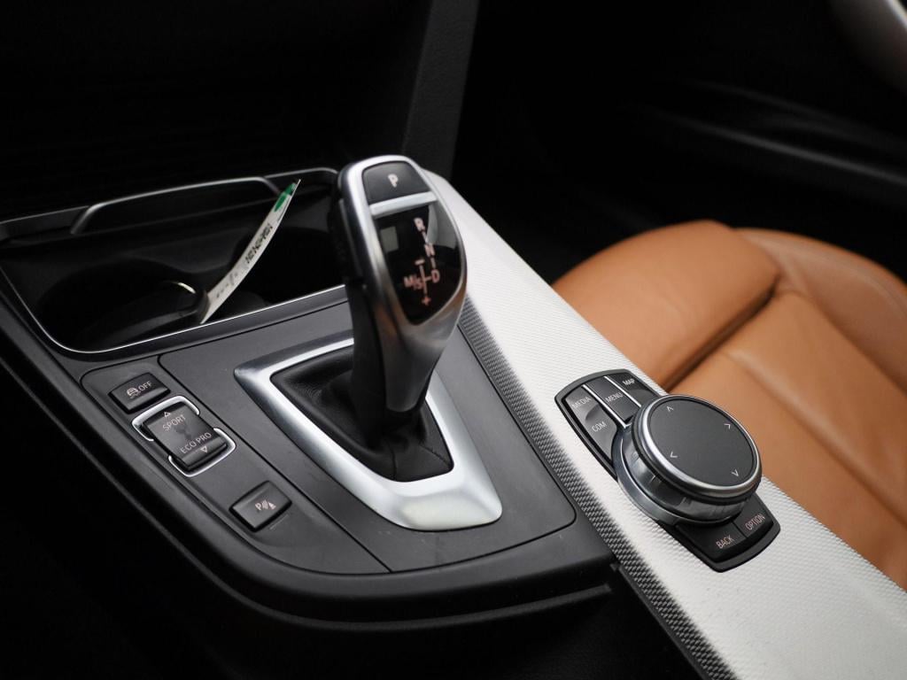 BMW 3-serie 320i m sport edition | automaat | sportonderstel | lmv | schuif